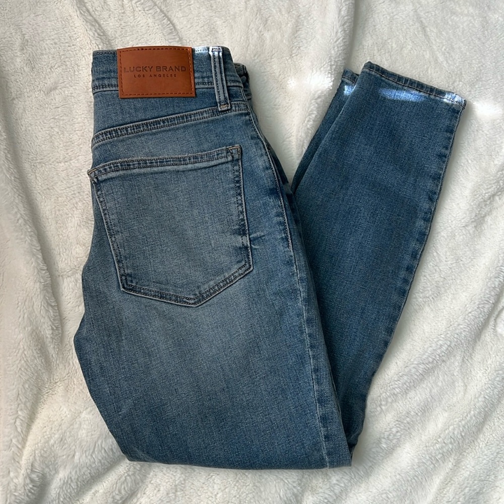 Lucky Brand Mid Rise Crop Jeans